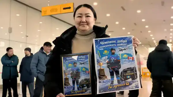 Чемпионы международного турнира Pee-Wee: молодые хоккеисты столицы вернулись домой (4)