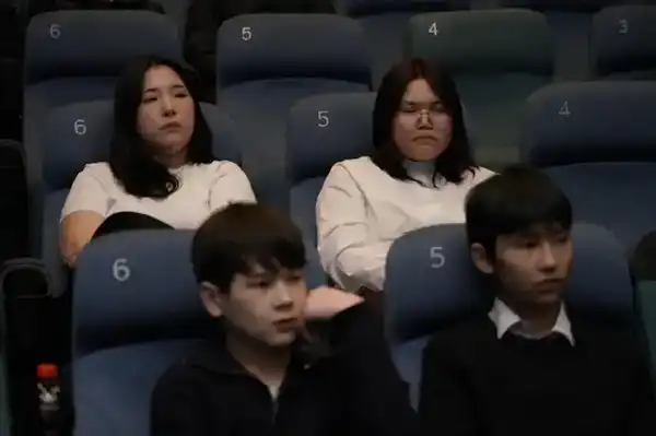 «Закон и порядок»: о вреде наркотиков рассказали посетителям и сотрудникам столичного ТРЦ (2)