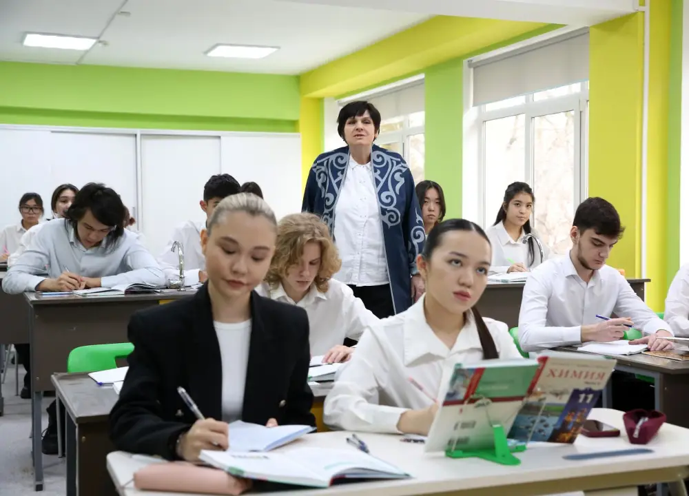 Алматинскую учительницу химии поздравили с попаданием в топ-50 Global Teacher Prize (7)