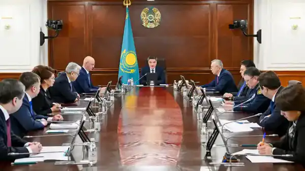 Олжас Бектенов провел совещание по вопросу организации разъяснительной работы в контексте обсуждения проекта новой Конституции (4)