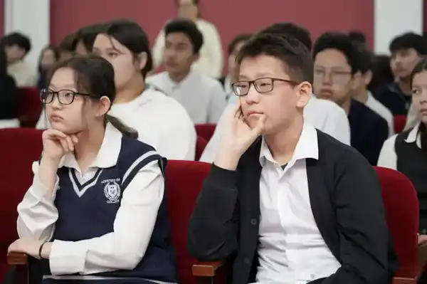 «Закон и порядок»: столичным школьникам показали работу адвокатов на деле (5)