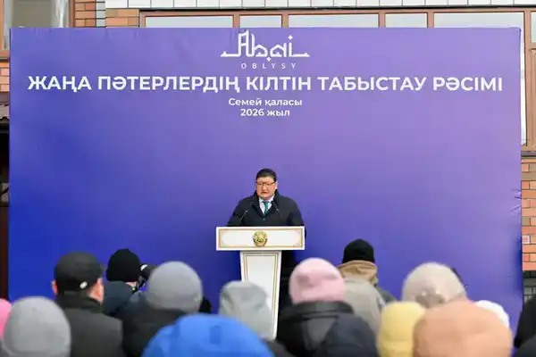 В Семее около 30 семьям вручили ключи от квартир (2)