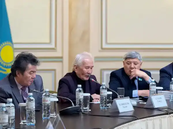 Союз писателей Казахстана поддержал проект новой Конституции (3)