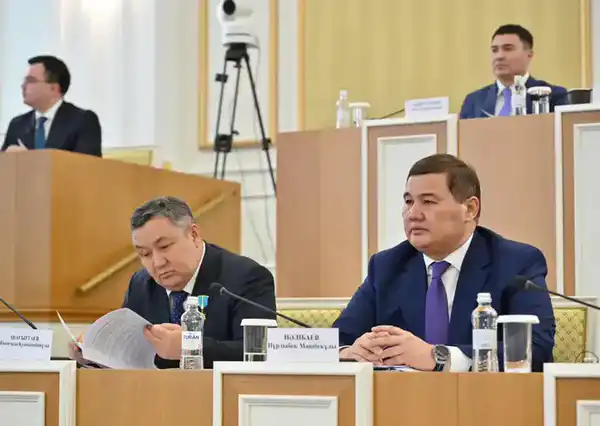 Глава региона выступил с докладом на очередном заседании Конституционного совета (2)