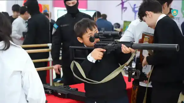 Более 200 школьников узнали о службе в органах внутренних дел в ВКО (2)