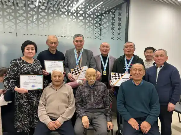В Астане прошли соревнования по шашкам среди пенсионеров (4)