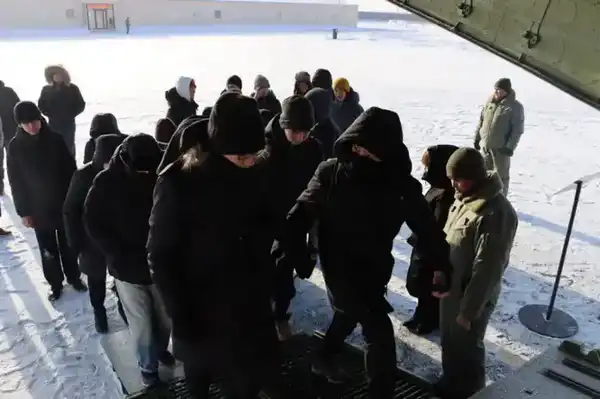 Будущие защитники Отечества ознакомились с деятельностью авиационной базы Национальной гвардии (5)