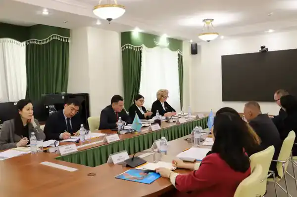 А. Ертаев встретился с представителем ЮНИСЕФ в Казахстане Р.М. Сарваром (5)