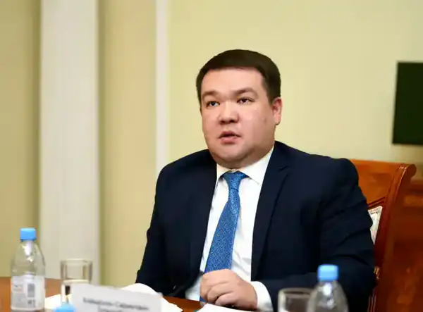 Министр энергетики обсудил с экспертами стратегию развития ТЭК и реформу топливного рынка (4)