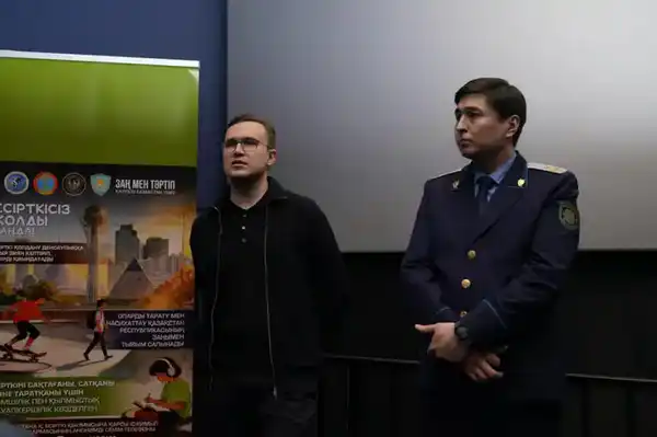 «Закон и порядок»: о вреде наркотиков рассказали посетителям и сотрудникам столичного ТРЦ (5)