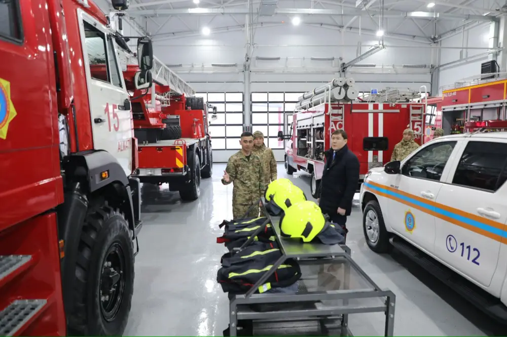 Замакима Алматы Алмасхан Сматлаев проверил готовность пожарно-спасательных подразделений города (3)