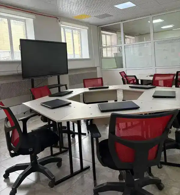 Лаборатория будущего: карагандинские студенты осваивают цифровые технологии (6)