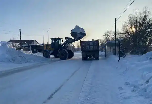 В области Абай на постоянной основе проводятся работы по уборке и вывозу снега (2)
