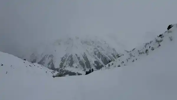 МЧС Казахстана предупреждает о лавинной опасности в горах (2)