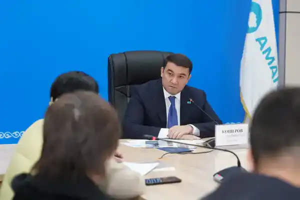 АКИМ ТУРКЕСТАНСКОЙ ОБЛАСТИ ПРОВЕЛ 7-ЧАСОВУЮ ВСТРЕЧУ С НАСЕЛЕНИЕМ И ВЫСЛУШАЛ ОБРАЩЕНИЯ ГРАЖДАН (2)