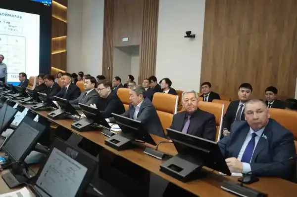 В акимате области обсудили ход развития сфер транспорта, торговли и туризма в регионе (4)
