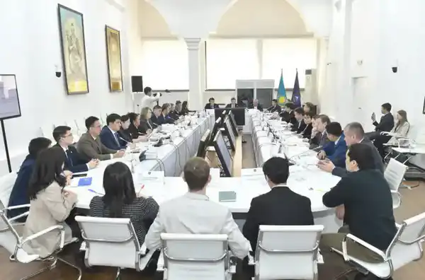 Минэнерго и КазНУ обсудили направления работы Отраслевого центра технологических компетенций в ТЭК (4)