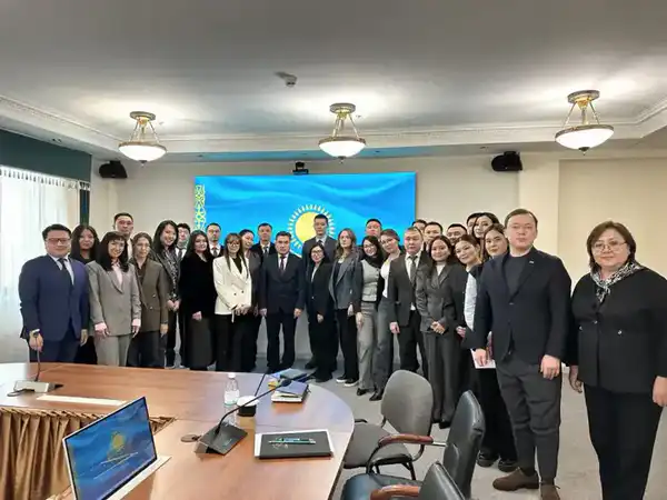 В Минтруда обсудили реализацию Концепции инклюзивной политики с экспертами проекта Сената «Талдау мектебі – Школа аналитики» (5)