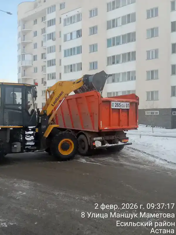 Более тысячи единиц спецтехники задействовано в снегоуборочных работах в Астане (8)