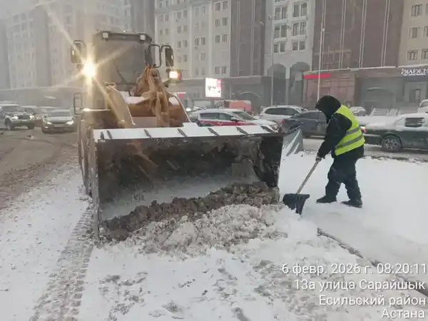 Более 3 000 дорожных рабочих и свыше 1 700 единиц спецтехники задействовано в снегоуборочных работах в Астане (5)