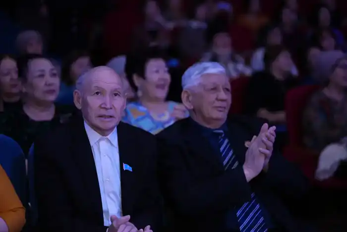 «Серебряный университет»: в Актобе начался учебный сезон для граждан старше 50 лет (4)