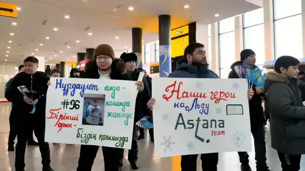 Чемпионы международного турнира Pee-Wee: молодые хоккеисты столицы вернулись домой (6)