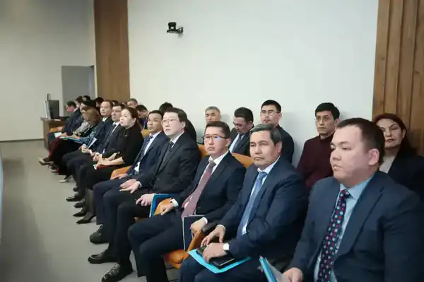 В акимате области рассмотрены вопросы санитарной безопасности, продовольственной стабильности и развития спортивной инфраструктуры (3)