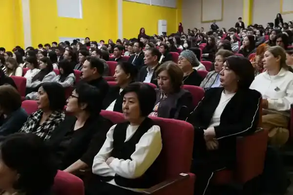 В Астане около 350 преподавателей и общественных активистов обсудили Конституционные реформы (5)