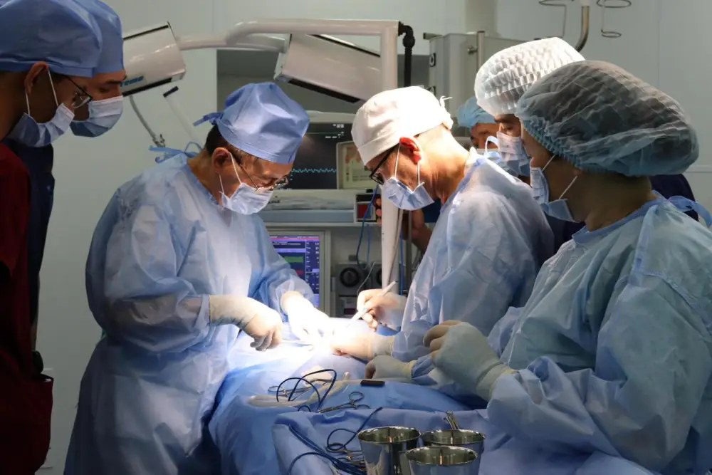 В Алматы хирурги спасли ребенка, проглотившего 31 магнит (2)