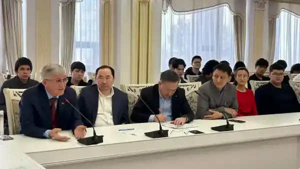 В Национальной академической библиотеке РК обсудили проект новой Конституции (2)