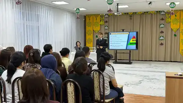 «Закон и порядок»: встречу по повышению финансовой и правовой грамотности провели для родителей столичных малышей (5)