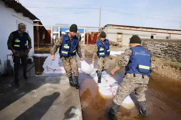 Ербол Карашукеев проверил противопаводковые работы в Таразе (9)