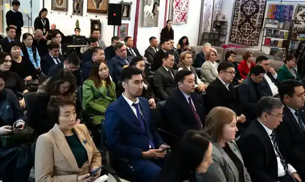 Основные положения проекта новой Конституции и роль молодежи обсудили на экспертной встрече (4)