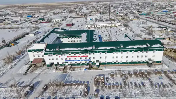 В Центральной районной больнице Аксуатского района проводится капитальный ремонт (6)