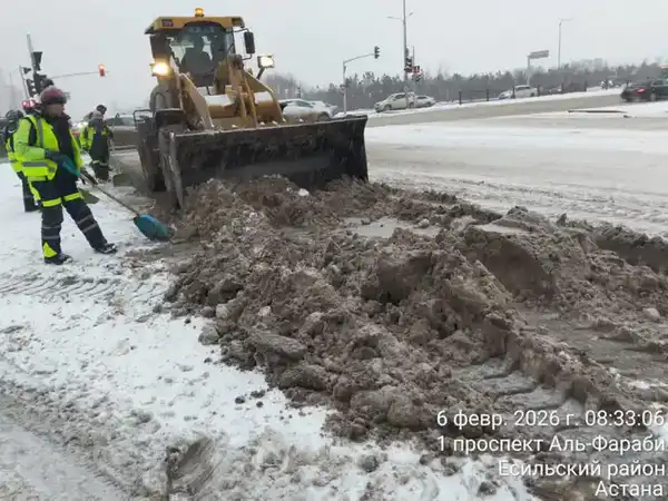 Более 3 000 дорожных рабочих и свыше 1 700 единиц спецтехники задействовано в снегоуборочных работах в Астане (7)