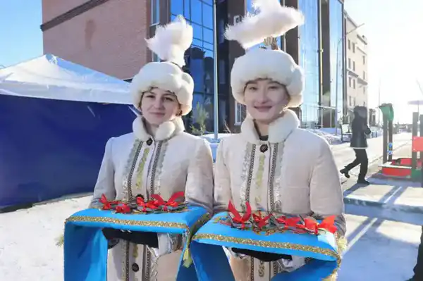 В микрорайоне «Астана» ключи от новых квартир получили 43 семьи (3)