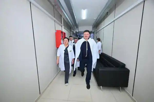 В Центральной районной больнице Аксуатского района проводится капитальный ремонт (7)