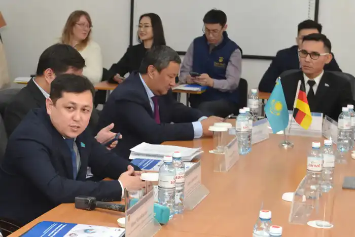 В КарТУ презентовали малую биогазовую установку для образовательной и научной работы (5)