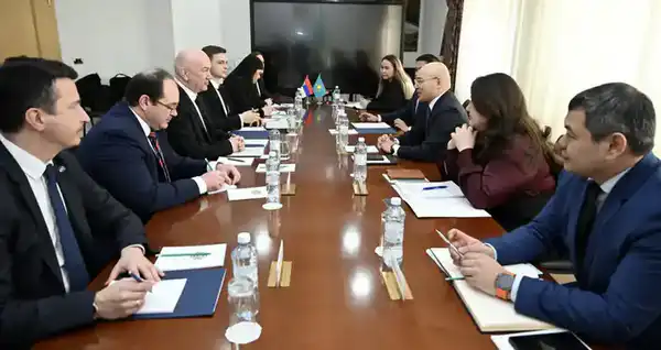 В МИД Казахстана обсуждены перспективы казахско-сербского сотрудничества (5)