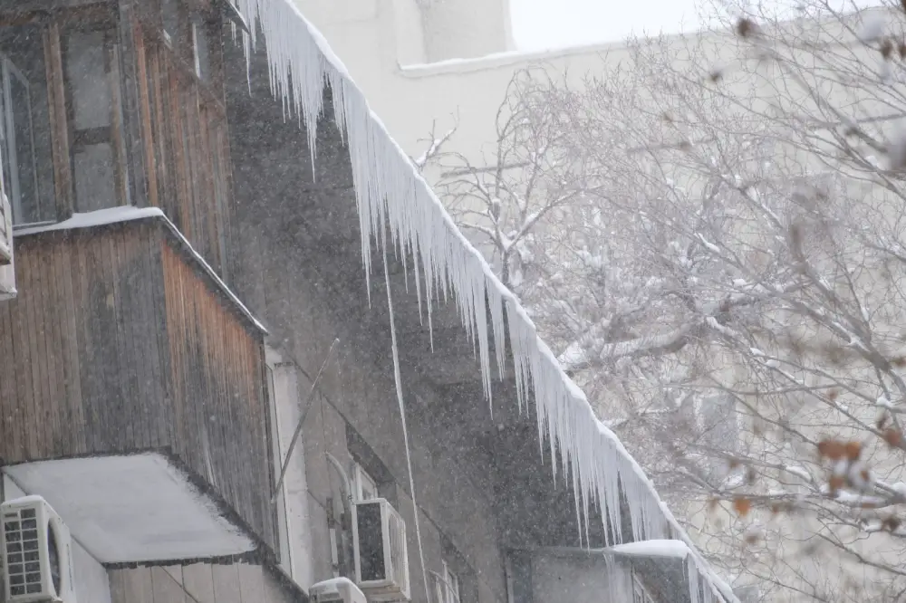 Кровли под контролем: управляющим компаниям напомнили о зимней безопасности (3)