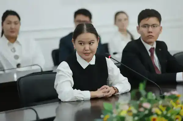 Конституционные реформы и роль молодежи: встреча акима области в Меркенском районе (9)