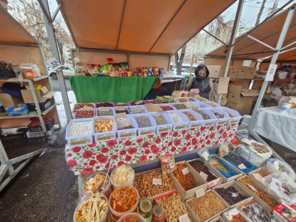 Заместитель акима Алматы проверил подготовку к расширению городских ярмарок и модернизации социальных павильонов (4)