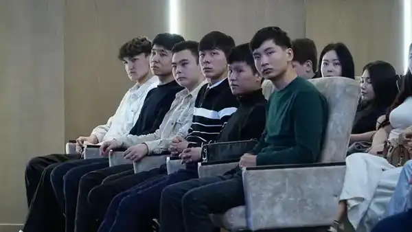 РАЗГОВОР О ВАЖНОМ: ГЛАВА ПОЛИЦИИ ШЫМКЕНТА ВСТРЕТИЛСЯ СО СТУДЕНТАМИ (5)