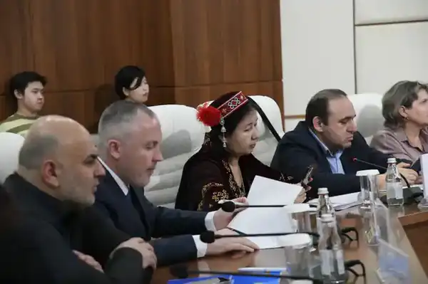 Значение Дня благодарности в укреплении общественного согласия обсудили за круглым столом в Астане (5)