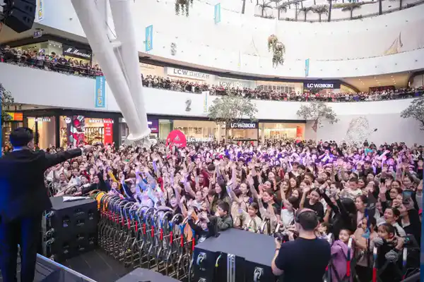 Более 10 тысяч человек приняли участие в молодежном концерте в поддержку референдума в Астане (5)