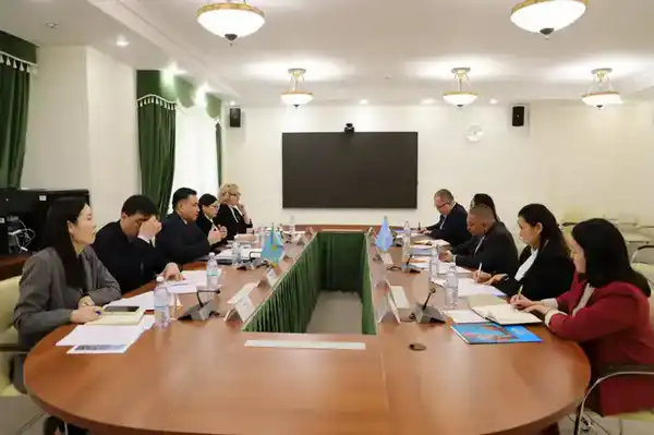 А. Ертаев встретился с представителем ЮНИСЕФ в Казахстане Р.М. Сарваром (6)