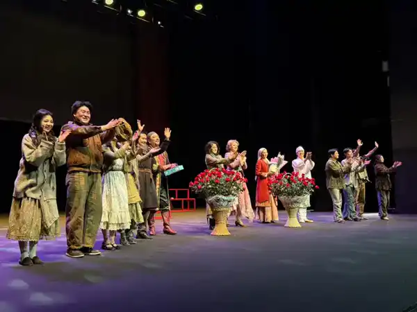 В Астане состоялась премьера спектакля «Две женщины в Париже» (3)