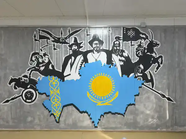 Служба в строю и искусство: матрос морской пехоты создает картины о героях истории Казахстана (6)