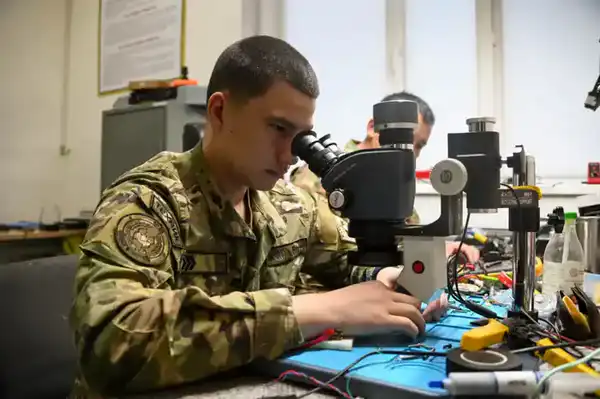 Ученые Национального университета обороны готовят операторов беспилотной авиации для Сухопутных войск (5)