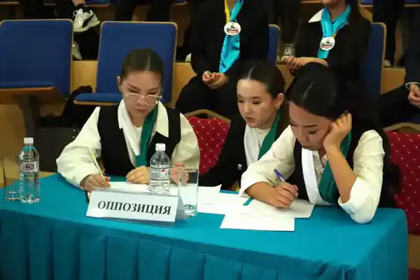 «Закон и порядок»: в Астане прошли дебаты среди школьников (5)